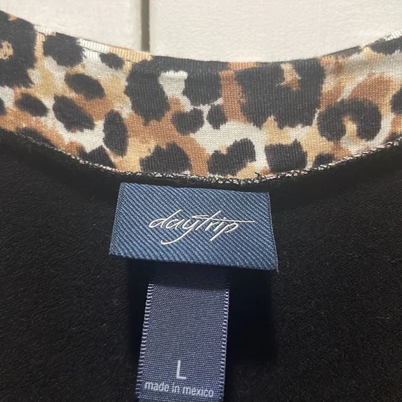 Daytrip Cheetah Trim Top - Picture 3 of 4